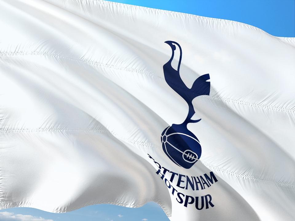 Drapeau du club de foot Tottenham