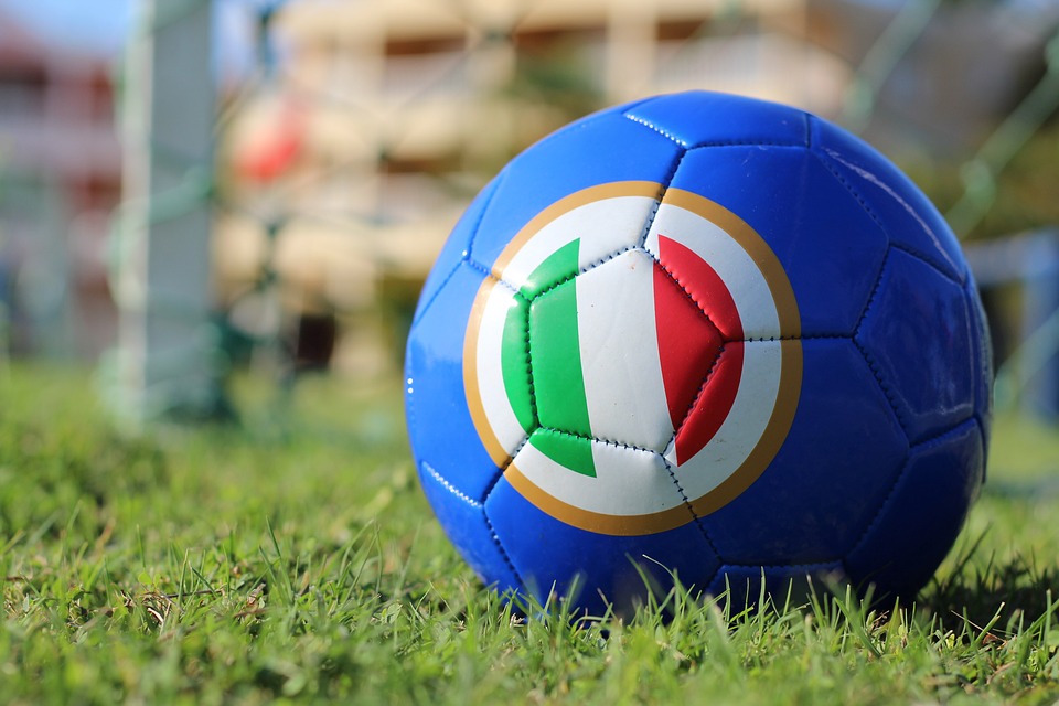 Ballon de football aux couleurs du drapeau italien